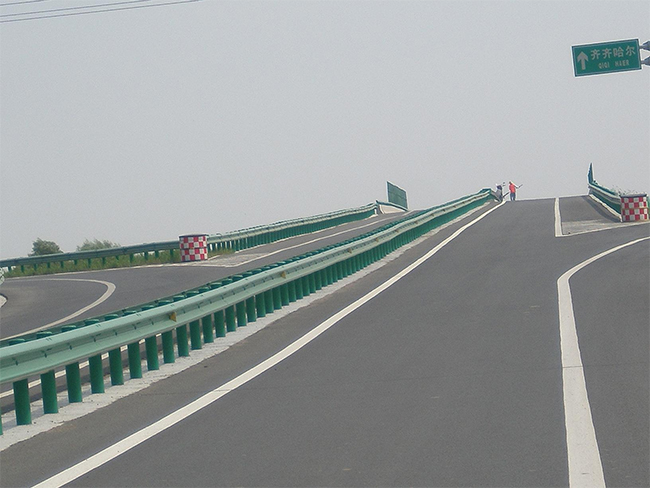 黑龙江高速公路护栏的材质与规格