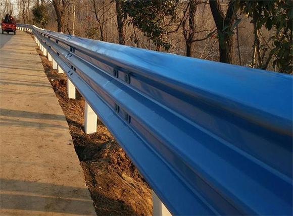 黑龙江公路波形护栏板的优点